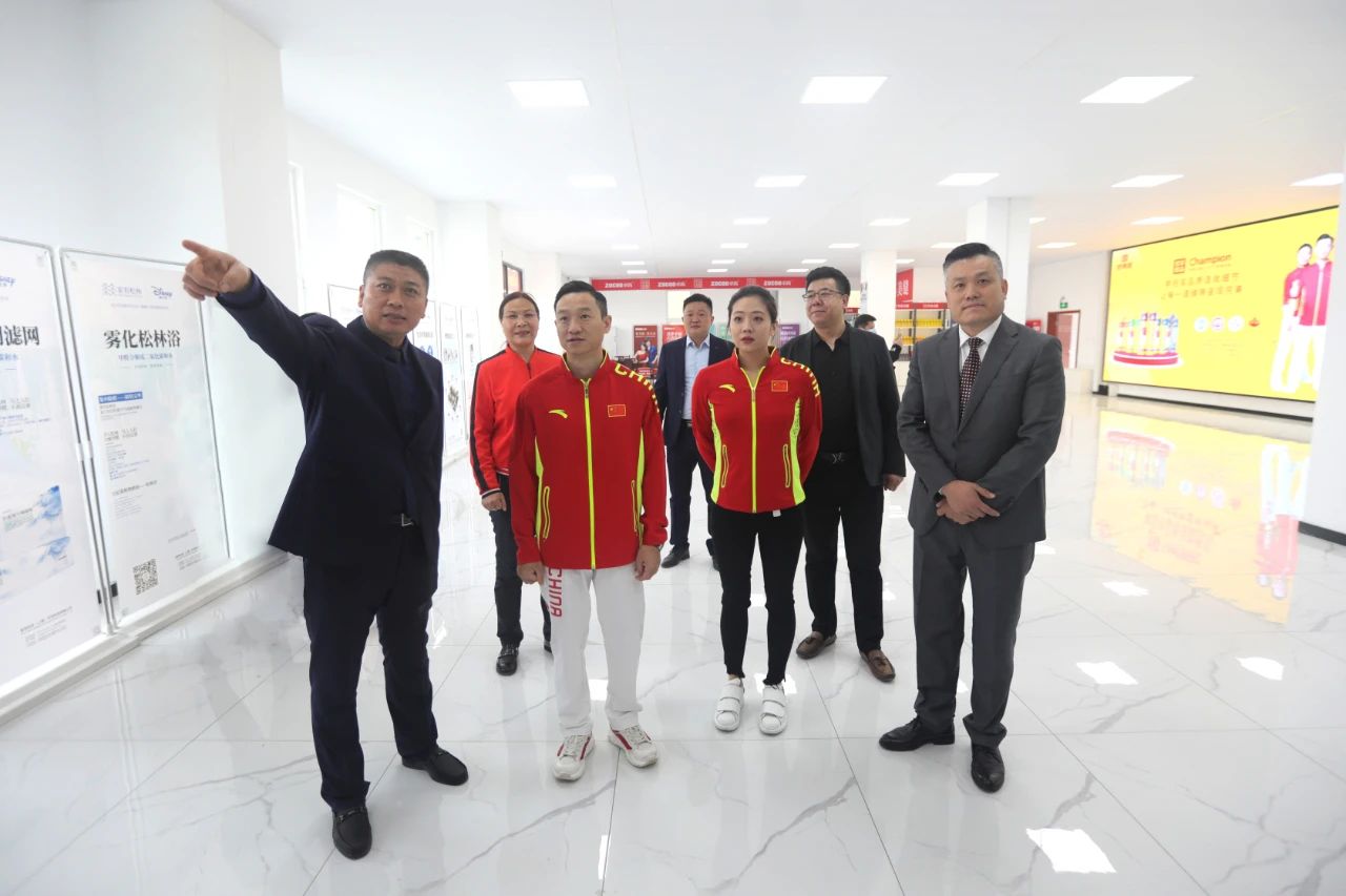奥运冠军杨威杨云参观尊龙凯时美缝济南工厂